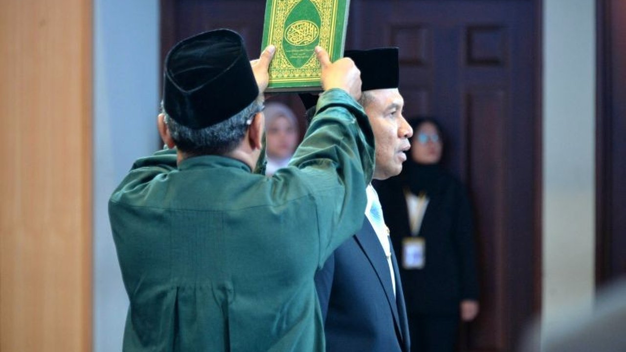 Marsdya TNI Muhammad Syafii dilantik sebagai Kepala Basarnas menggantikan Marsdya TNI Kusworo, membawa segudang pengalaman dari kariernya di TNI AU.