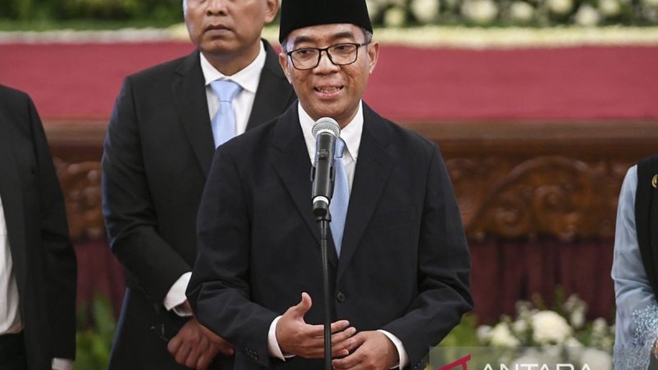 Mendikbudristek Brian Yuliarto tegaskan tidak ada kenaikan Uang Kuliah Tunggal (UKT) dan meminta rektor untuk berdialog langsung dengan mahasiswa agar tak terjadi miskomunikasi.