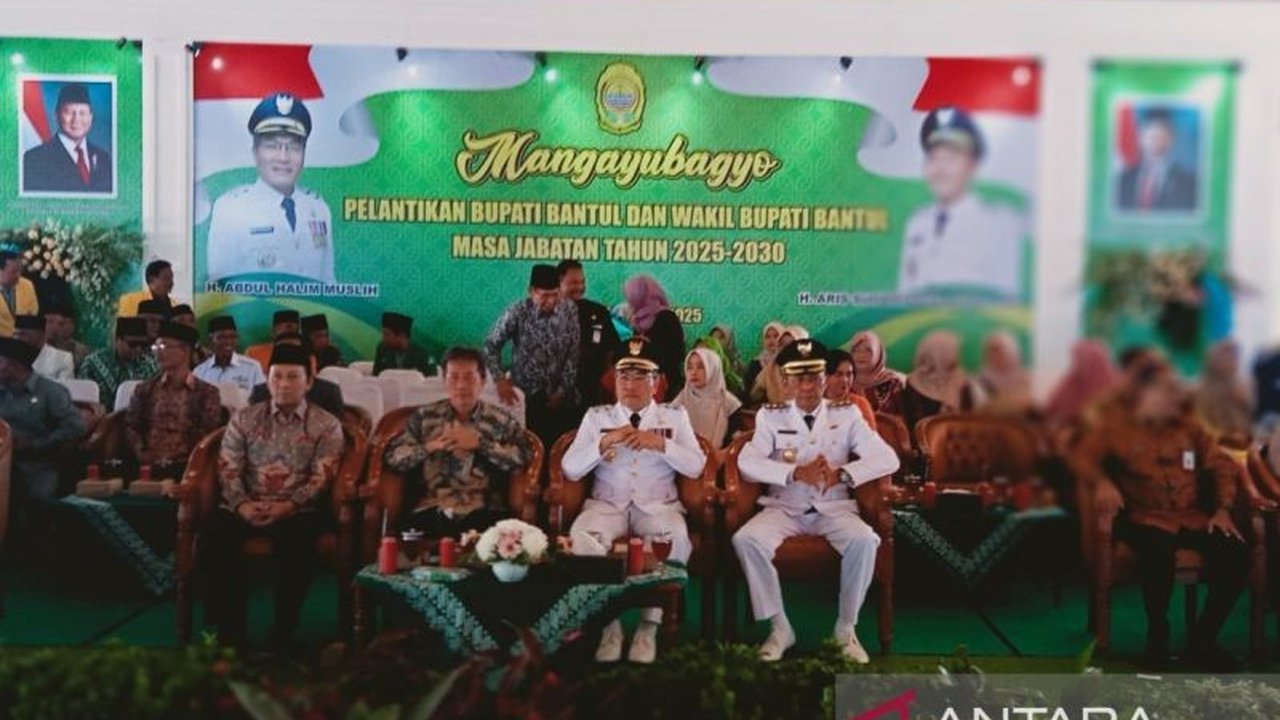 Gubernur DIY Sri Sultan Hamengku Buwono X mengajak seluruh aparatur pemerintah di Bantul memaknai pelantikan Bupati dan Wakil Bupati baru sebagai momentum keberlanjutan pembangunan yang berkelanjutan untuk kesejahteraan masyarakat.