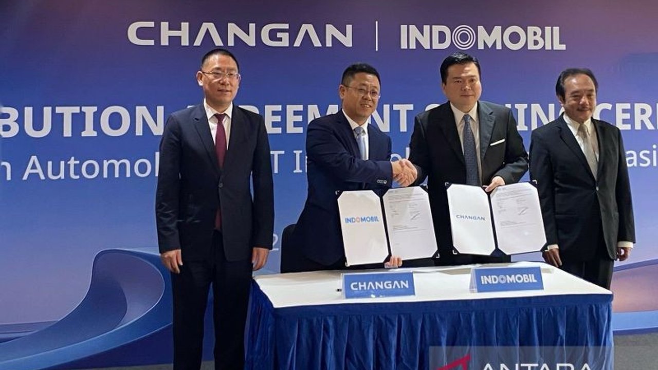 Indomobil Group dan Changan Automobile resmi menjalin kerja sama strategis untuk menghadirkan beragam kendaraan penumpang dan komersial berkualitas tinggi di pasar Indonesia.