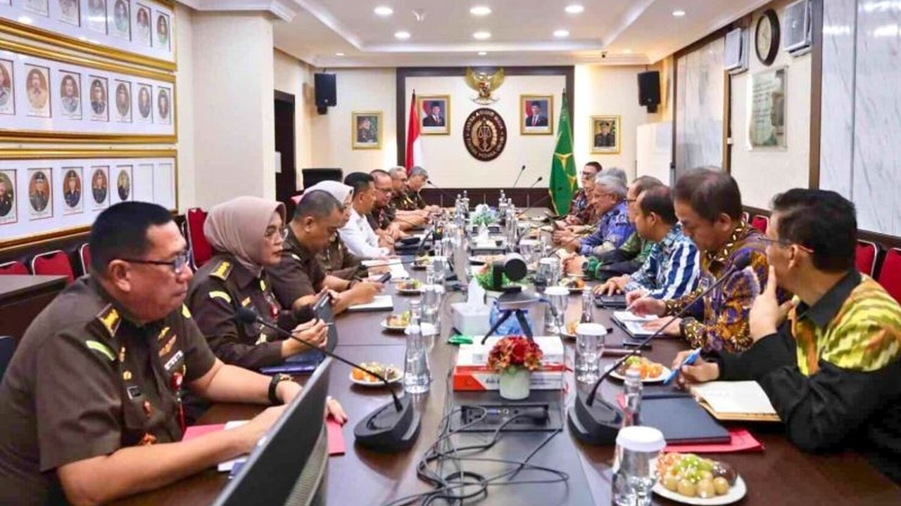 Badan Narkotika Nasional (BNN) dan Kejaksaan Agung (Kejagung) bersinergi memberantas narkoba dengan menyasar tindak pidana pencucian uang (TPPU) dan aset kripto, mengingat peredaran uang mencapai Rp500 triliun.