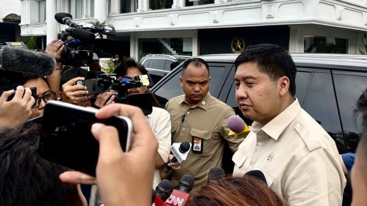 Menteri Maruarar Sirait telah mengetahui nama Kepala BPI Danantara yang ditunjuk Presiden Prabowo, namun merahasiakannya hingga pengumuman resmi pada Senin mendatang;  Dana kelolaan Danantara mencapai lebih dari 900 miliar dolar AS.