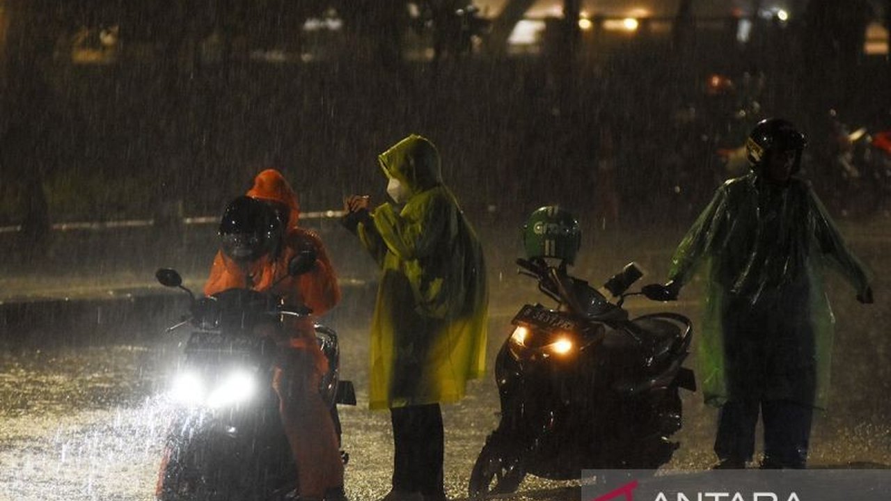 BMKG memprakirakan hujan akan mengguyur sebagian besar kota besar di Indonesia pada hari Sabtu, dengan potensi hujan lebat di beberapa wilayah.