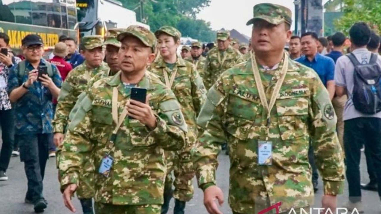 Gubernur NTB, Lalu Muhamad Iqbal, mengikuti retret kepemimpinan selama delapan hari di Magelang bersama 503 kepala daerah lainnya, diisi dengan kegiatan silaturahmi dan pengenalan Akademi Militer.