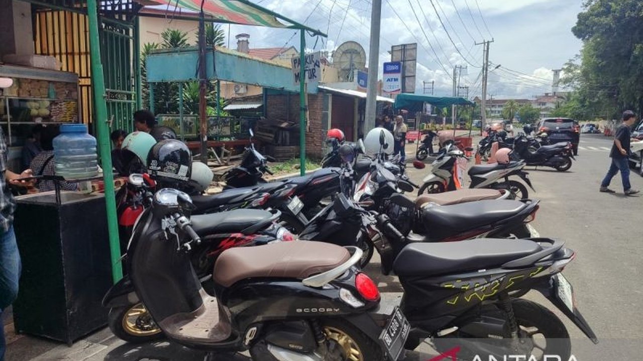 Pemerintah Kota Bengkulu menerbitkan surat perintah tugas (SPT) bagi juru parkir di pasar tumpah Ramadhan 1446 H untuk meningkatkan Pendapatan Asli Daerah (PAD) dan mencegah pungutan liar.