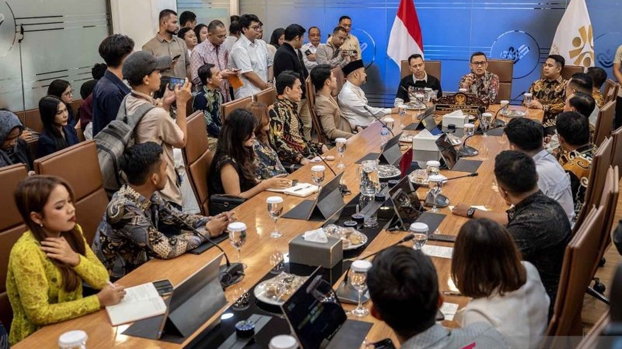 Generasi Muda dan #KaburAjaDulu: Sebuah Alarm untuk Indonesia?