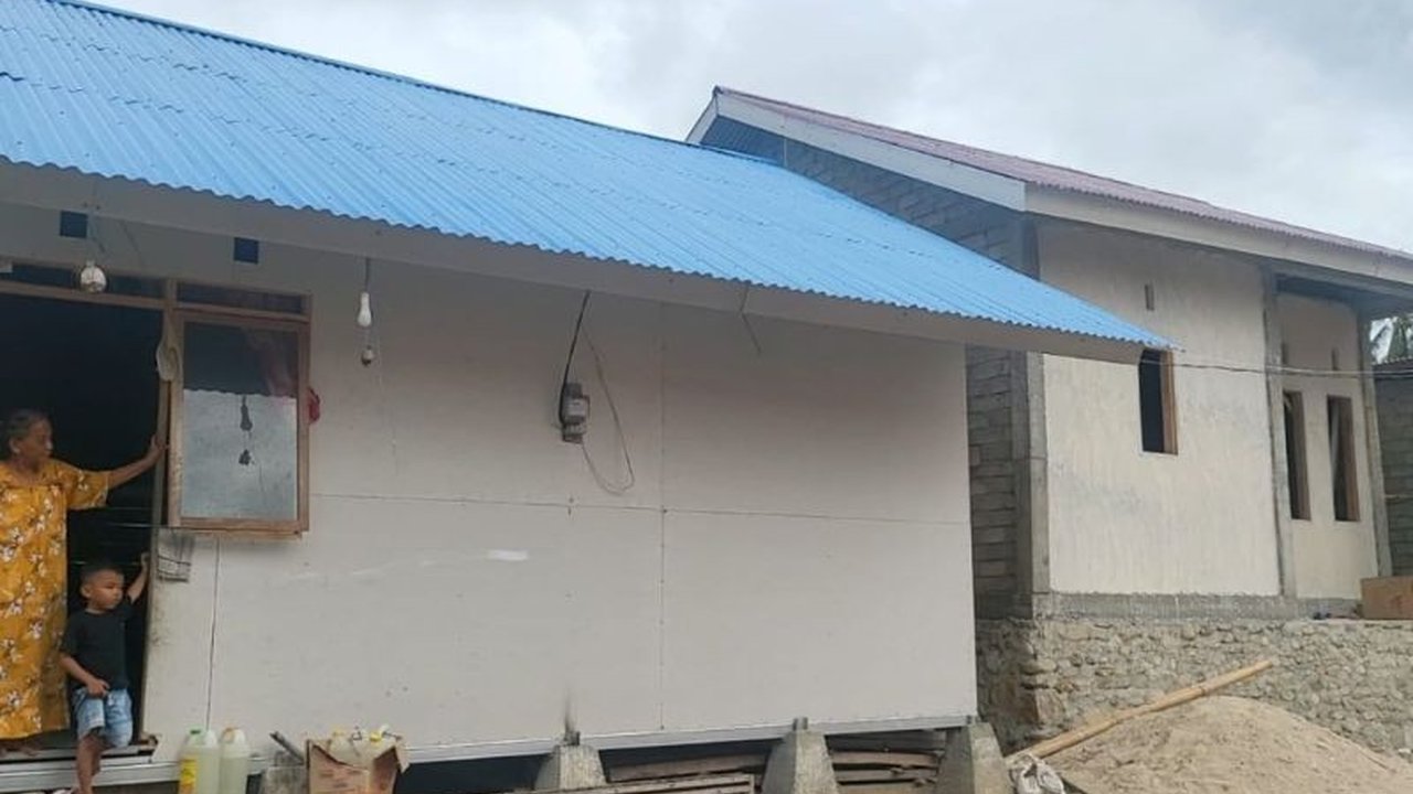 Pemkab Parigi Moutong telah menyelesaikan pembangunan 12 huntap untuk korban banjir bandang di Desa Torue, dengan target penyelesaian seluruh huntap dalam tiga tahun ke depan.