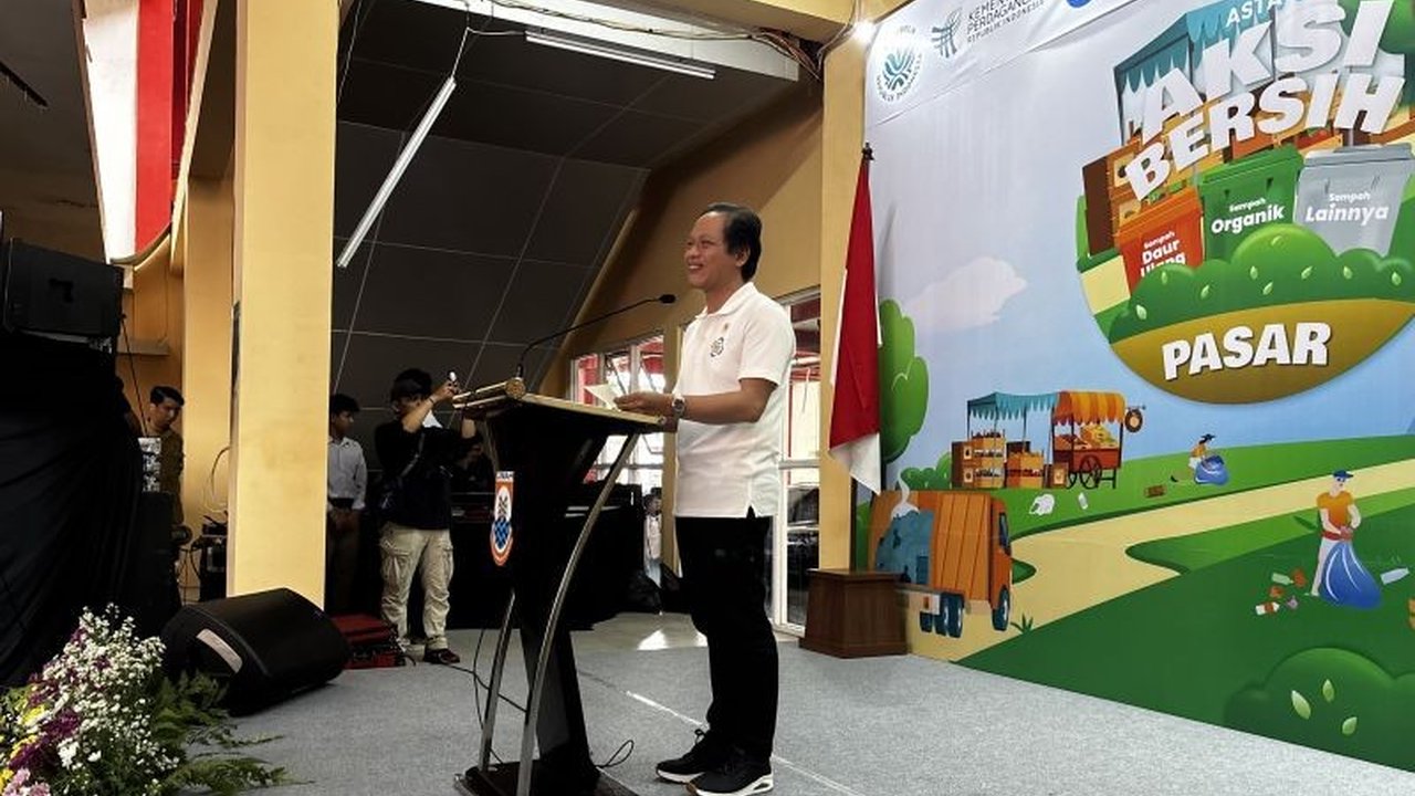 Menteri Lingkungan Hidup memimpin aksi bersih pasar di Cimahi dalam rangka Hari Peduli Sampah Nasional (HPSN) 2025, mengajak kolaborasi untuk kebersihan pasar di seluruh Indonesia.