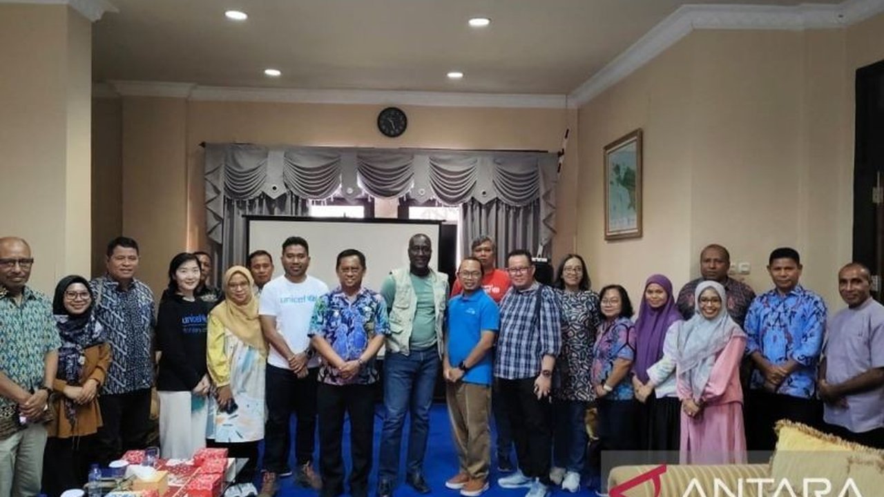 Pemkab Jayapura telah menyiapkan program Makan Bergizi Gratis (MBG) untuk 40.560 siswa di 22 sekolah, dengan anggaran Rp1 miliar dan rencana adaptasi kearifan lokal.