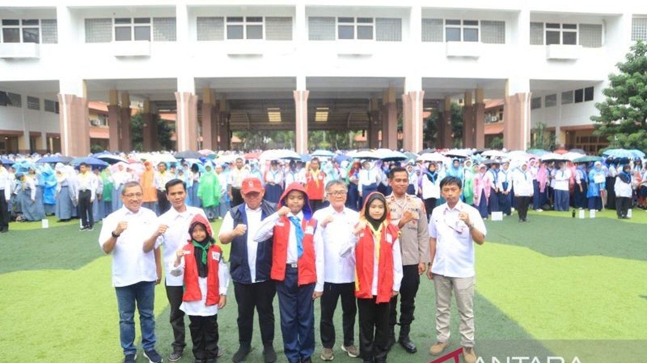 Sebanyak 1.347 anggota Palang Merah Remaja (PMR) Kota Tangerang dilantik dan siap menghadapi situasi darurat di sekolah, menanamkan nilai kemanusiaan dan kesiapsiagaan.