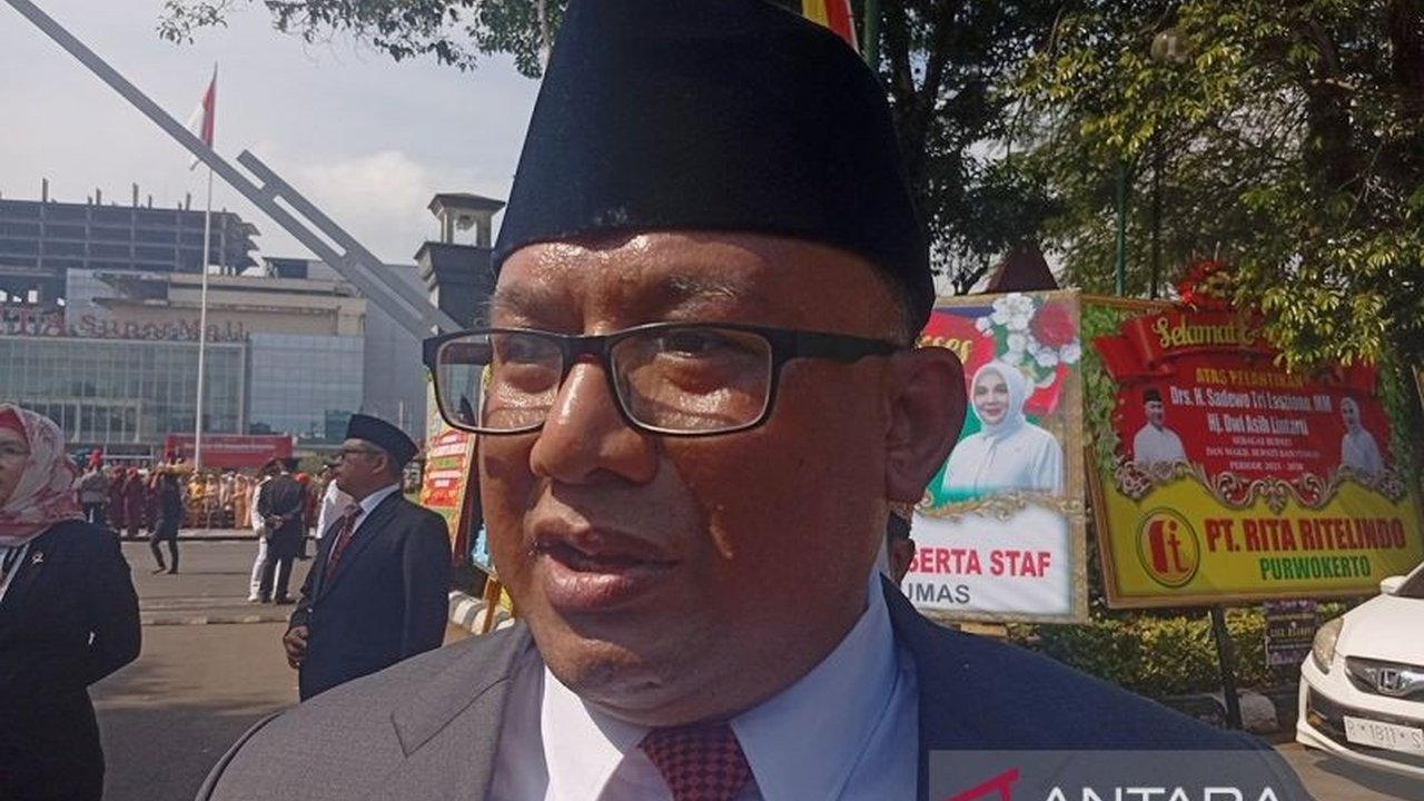 Sekda Banyumas, Agus Nur Hadie, menyampaikan harapan agar Kabupaten Banyumas semakin maju dan sejahtera, sejalan dengan visi Bupati Sadewo Tri Lastiono, meskipun peringatan Hari Jadi ke-454 kali ini dirayakan secara efisien.