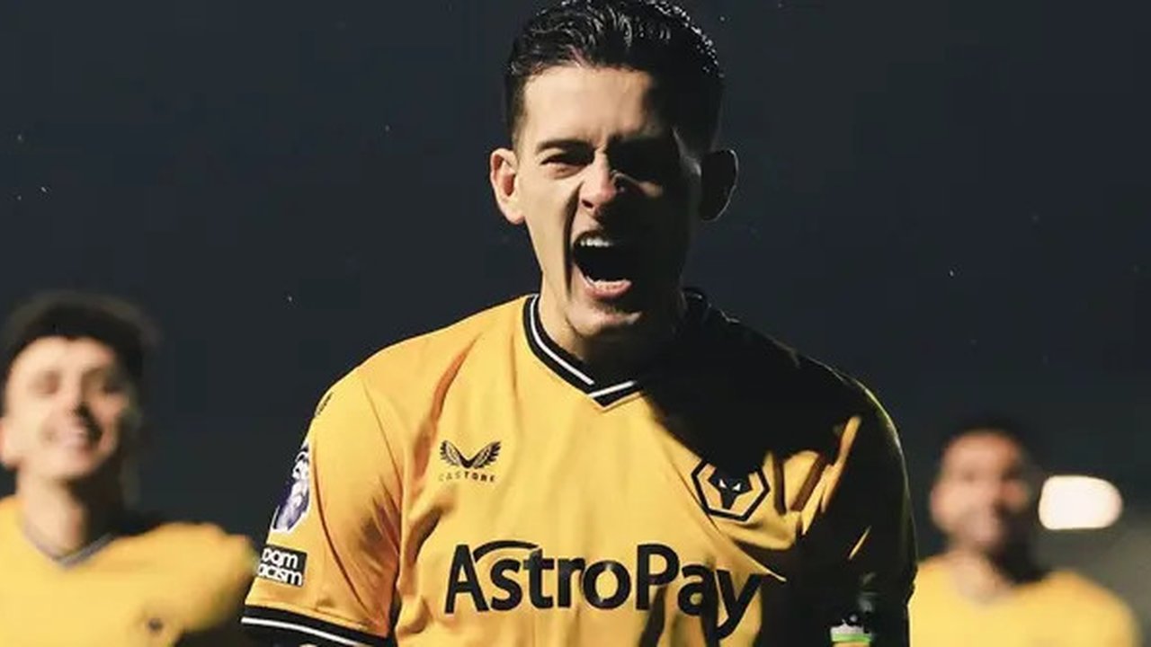 Justin Hubner ketika bermain bersama Wolverhampton di Premier League 2 (c) Oficial X @WolvesAcademy