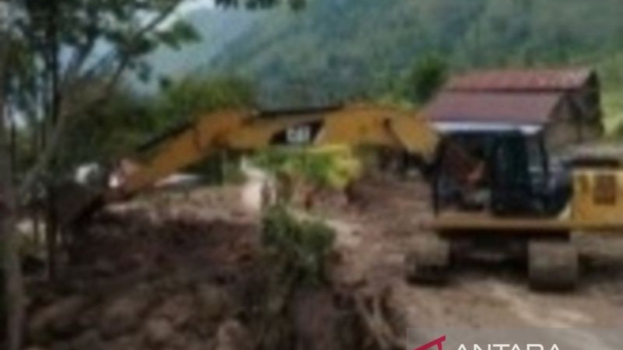 BNPB Kerahkan Alat Berat Normalisasi Longsor Humbang Hasundutan