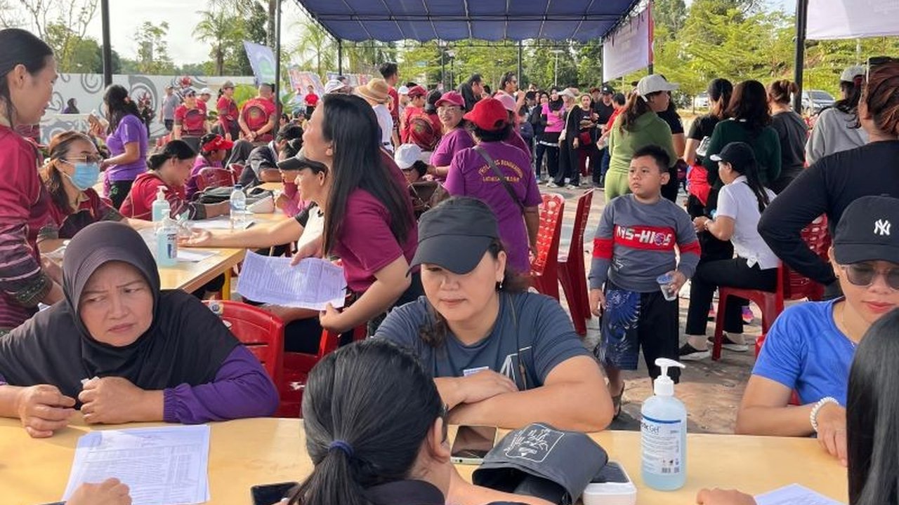 Dalam rangka memperingati Hari Persatuan Perawat Nasional (PPNI) ke-51 tahun 2025, ratusan warga Bengkayang mendapatkan layanan Cek Kesehatan Gratis (CKG) yang meliputi berbagai pemeriksaan kesehatan penting.