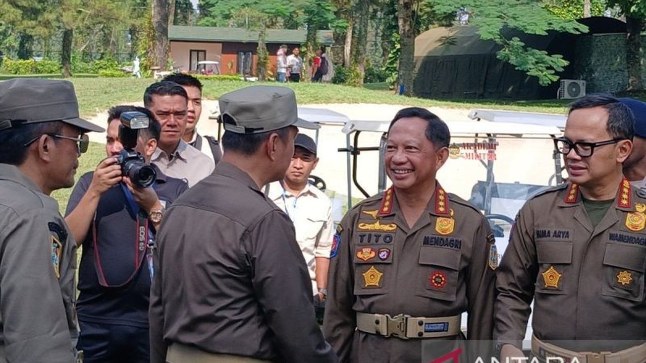 Mendagri Tito Karnavian menekankan pentingnya kepala daerah belajar kedisiplinan dan kebersihan dari Akmil, bukan militerisme, untuk meningkatkan koordinasi dan kinerja pemerintahan daerah.