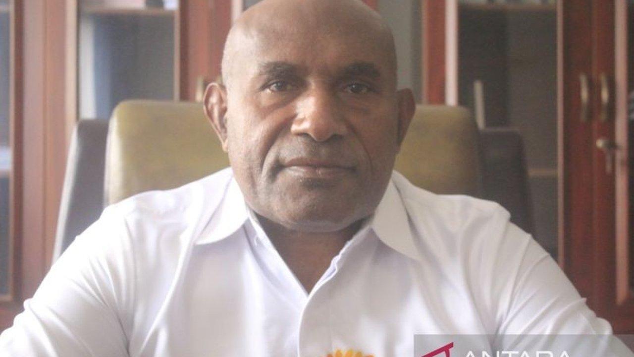 Dinas Sosial Jayawijaya berkolaborasi dengan Bank Mandiri, Bank Papua, dan BRI untuk menyalurkan dana kemiskinan ekstrem sebesar Rp3 miliar kepada 2.000 keluarga di tiga distrik pada Maret 2025.