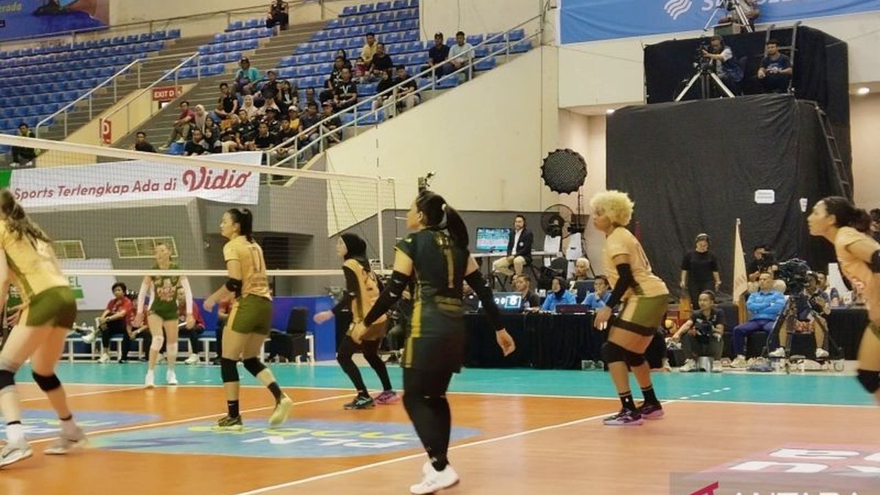 Tim voli putri Gresik Petrokimia sukses meraih kemenangan atas Yogya Falcons dengan skor 3-0 di Proliga seri Palembang, menjaga peluang lolos ke final four.