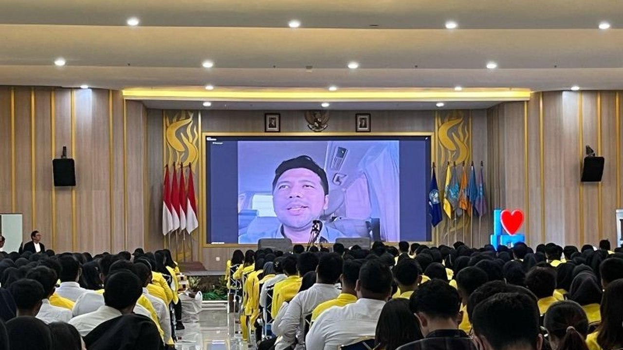 Wakil Gubernur Jawa Timur, Emil Dardak, memuji Universitas Terbuka (UT) sebagai model pembelajaran masa depan yang fleksibel dan aplikatif, memotivasi lebih dari 700 mahasiswa baru.