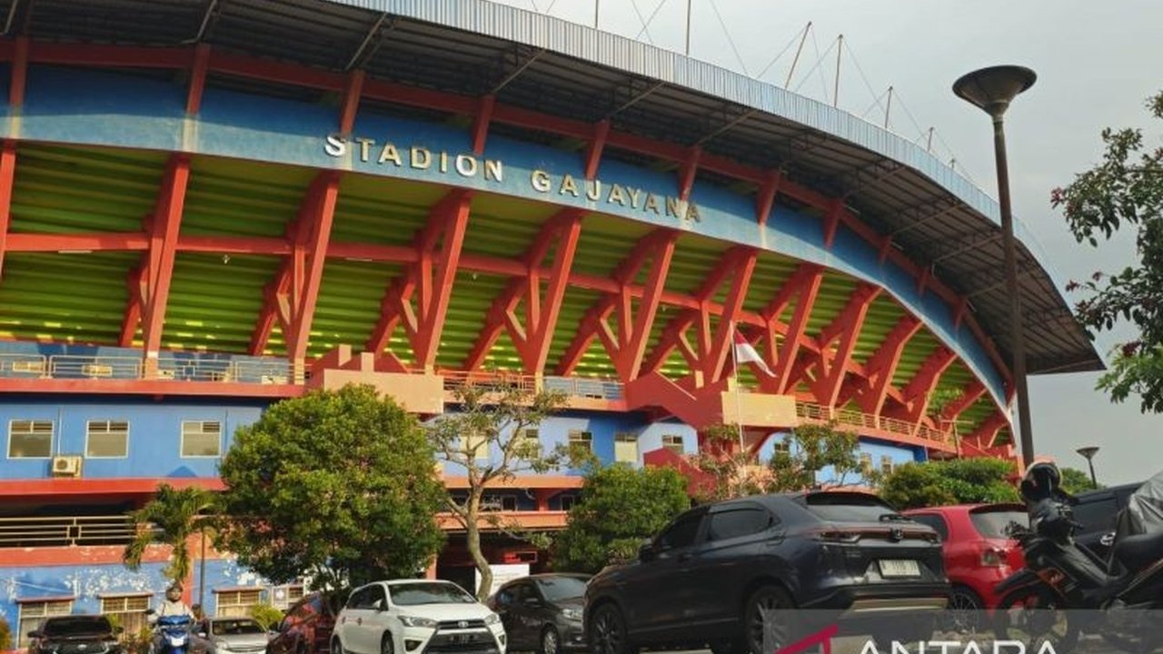 Pemkot Malang bertekad menyelesaikan renovasi Stadion Gajayana pada awal Mei 2025 untuk menjadi tuan rumah Pekan Olahraga Provinsi (Porprov) Jawa Timur IX, ditargetkan pembukaan akan dilaksanakan di stadion tersebut.