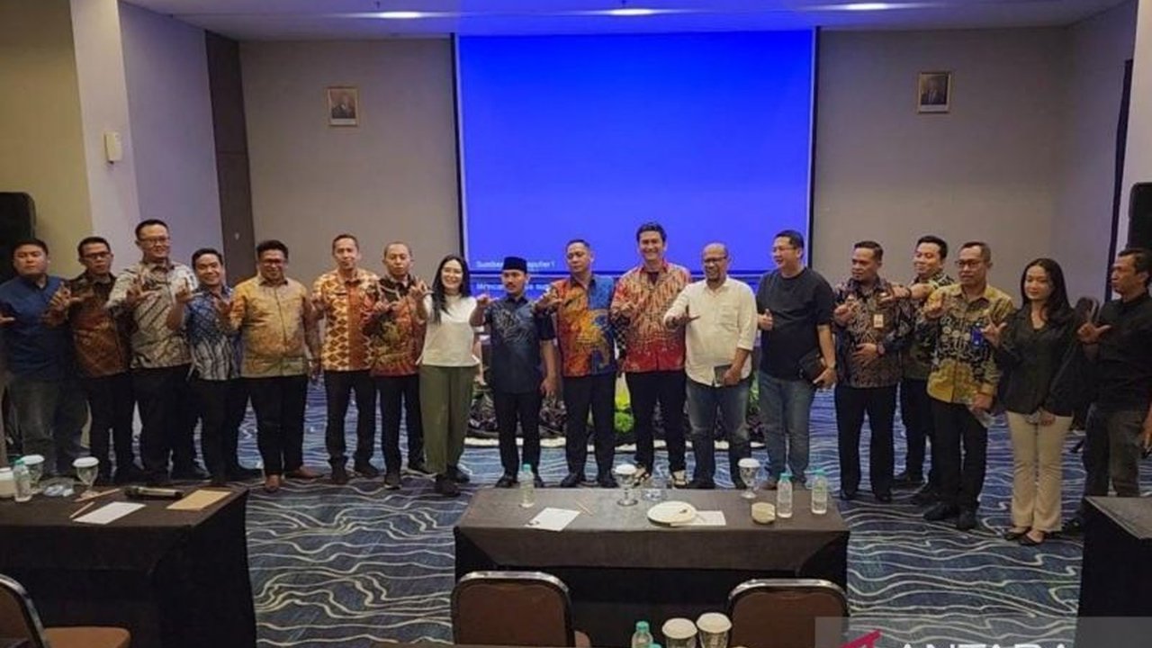 Fraksi PDI Perjuangan Kabupaten Bekasi menginisiasi Raperda sistem pemerintah berbasis data desa presisi untuk perencanaan pembangunan yang lebih akurat dan efektif, mengakhiri polemik data yang ada.