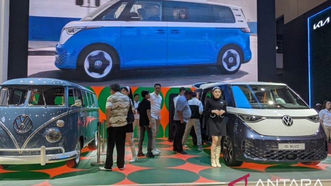 Volkswagen luncurkan ID. Buzz Long Wheelbase (LWB), microbus listrik dengan desain ikonik, performa tangguh, dan fitur mewah di IIMS 2025 Jakarta.