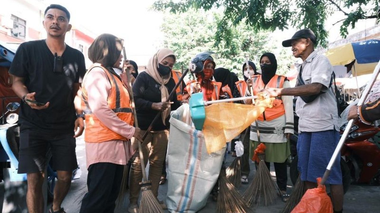 Pemerintah Kabupaten Gowa, Sulawesi Selatan, selenggarakan aksi bersih lingkungan di Pasar Induk Minasa Maupa dalam rangka memperingati Hari Peduli Sampah Nasional (HPSN) 2025, dengan fokus pada pengelolaan sampah dan edukasi masyarakat.