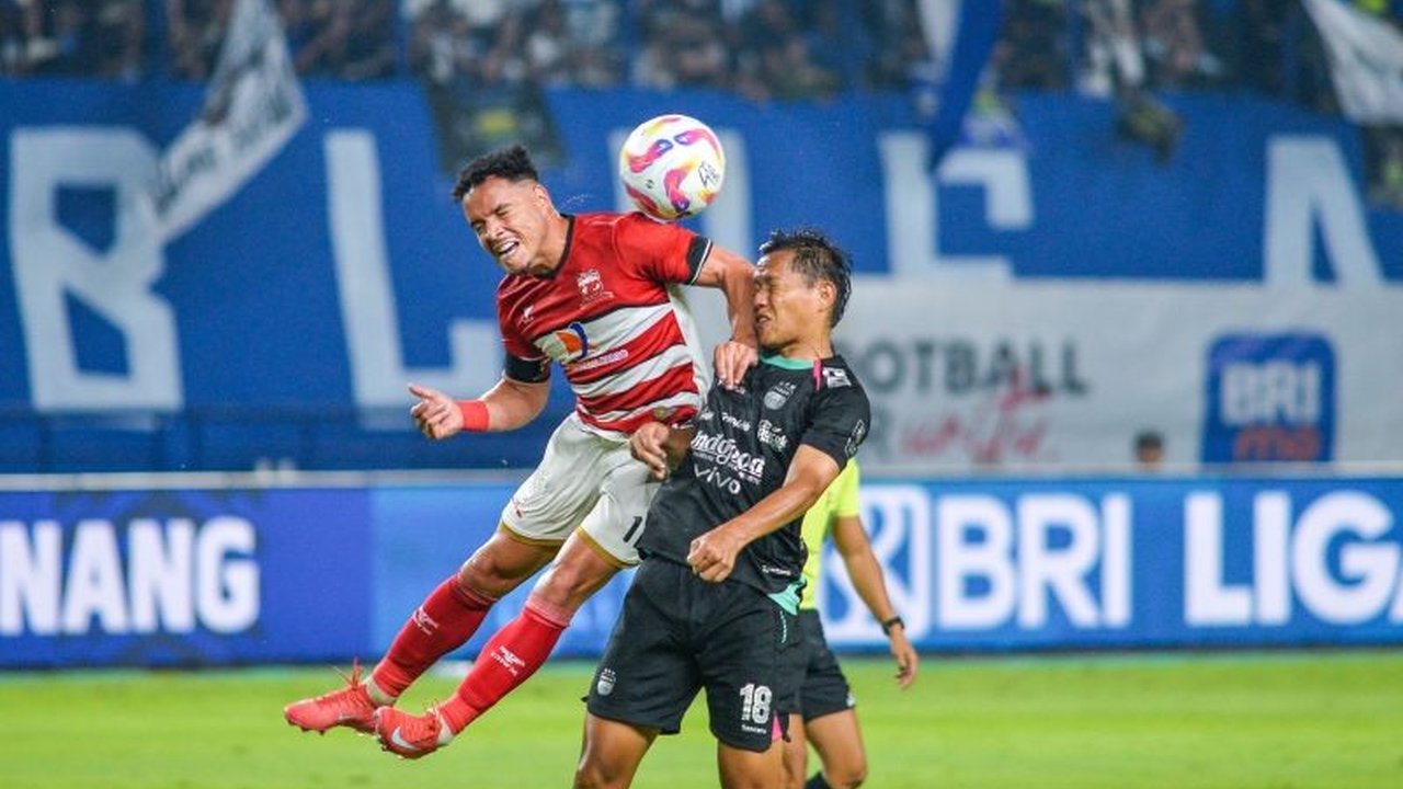 Persib Bandung gagal meraih kemenangan di kandang sendiri setelah ditahan imbang Madura United dengan skor 0-0 dalam laga pekan ke-24 Liga 1 Indonesia.