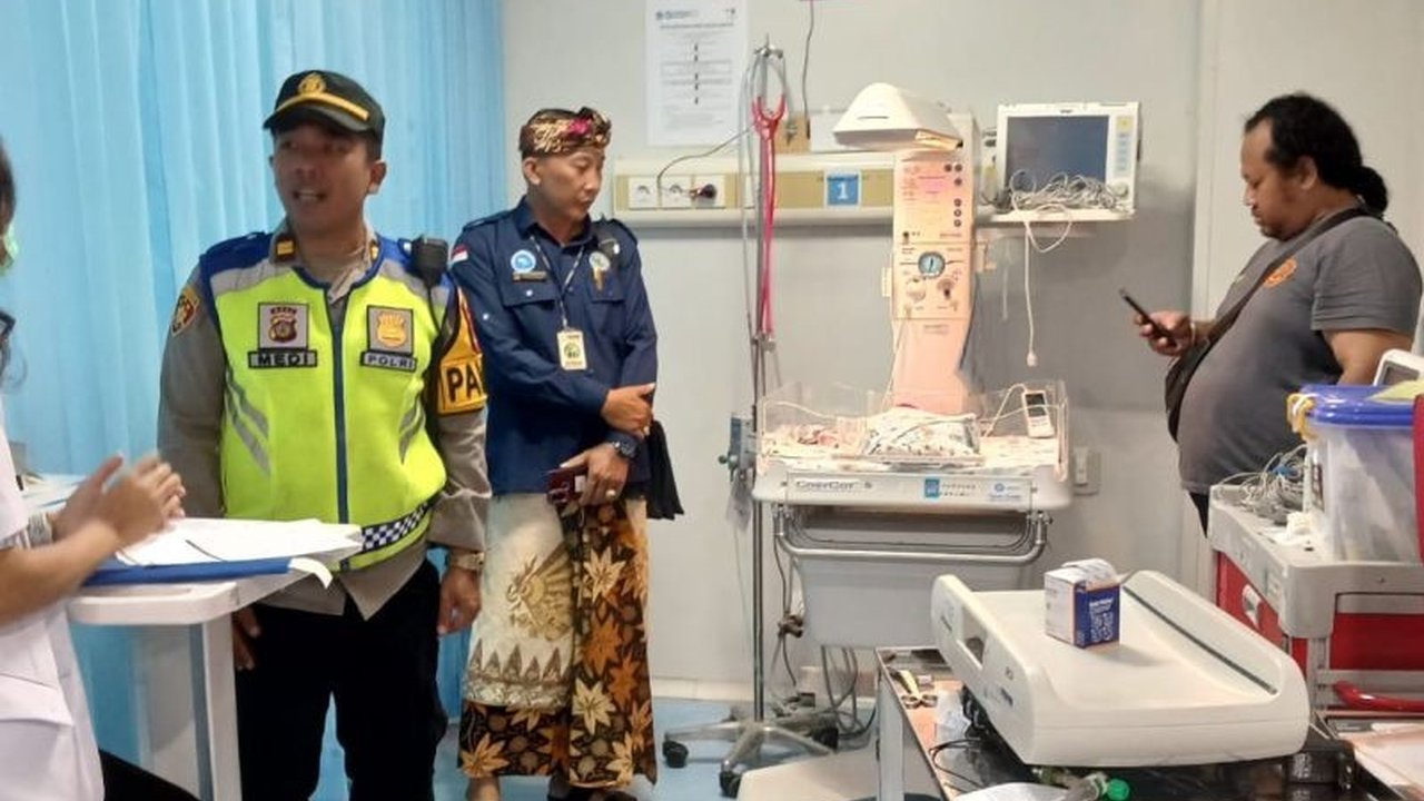 Seorang bayi laki-laki ditemukan terlantar di Sidakarya, Denpasar, dan kini dirawat di Yayasan Sayangi Bali, sementara pihak berwajib masih mencari orang tuanya.