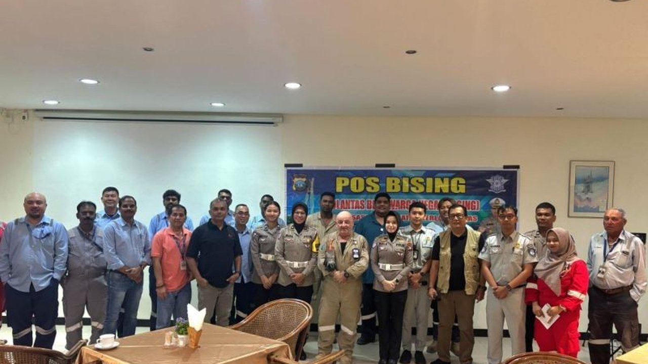 Direktorat Lalu Lintas Polda Kepri melakukan sosialisasi keselamatan berlalu lintas kepada pekerja asing di Batam untuk menekan angka kecelakaan dan memastikan kepatuhan terhadap aturan lalu lintas.