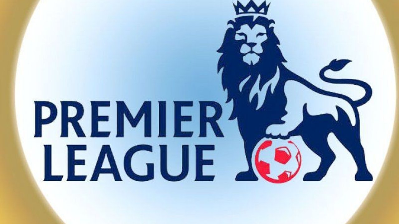 Liverpool berhasil memperlebar jarak menjadi tujuh poin dari Arsenal di puncak klasemen Liga Inggris setelah kemenangan 2-1 atas Wolves, sementara Arsenal menang 2-0 atas Leicester City.