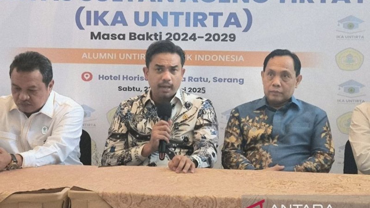 Menteri UMKM, Maman Abdurrahman, menegaskan pemberian Izin Usaha Pertambangan (IUP) diprioritaskan untuk Usaha Mikro, Kecil, dan Menengah (UMKM) pasca berlakunya UU Minerba, dengan fokus pada pemberdayaan ekonomi daerah.