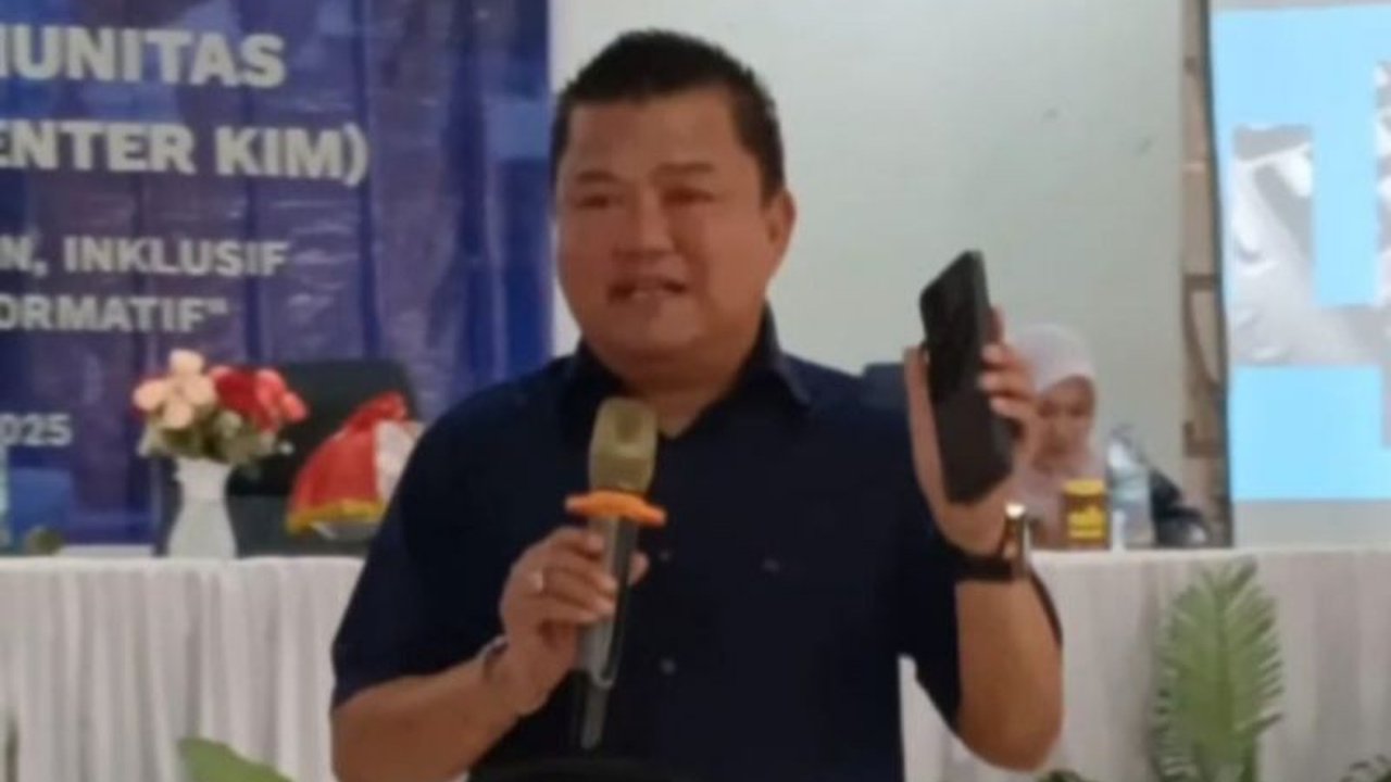 Dinas Kominfo Sulbar menggelar Senter KIM di Pasangkayu untuk meningkatkan literasi digital masyarakat, melibatkan siswa, PKK, komunitas perempuan, UMKM, dan milenial dalam menghadapi era digital.