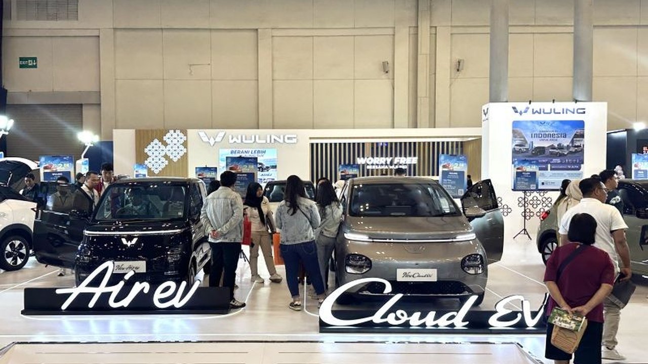 Wuling Motors hadir di BCA Expoversary 2025 dengan New Cloud EV dan New Air EV, menawarkan berbagai promo menarik termasuk uang muka ringan dan bunga 0 persen.