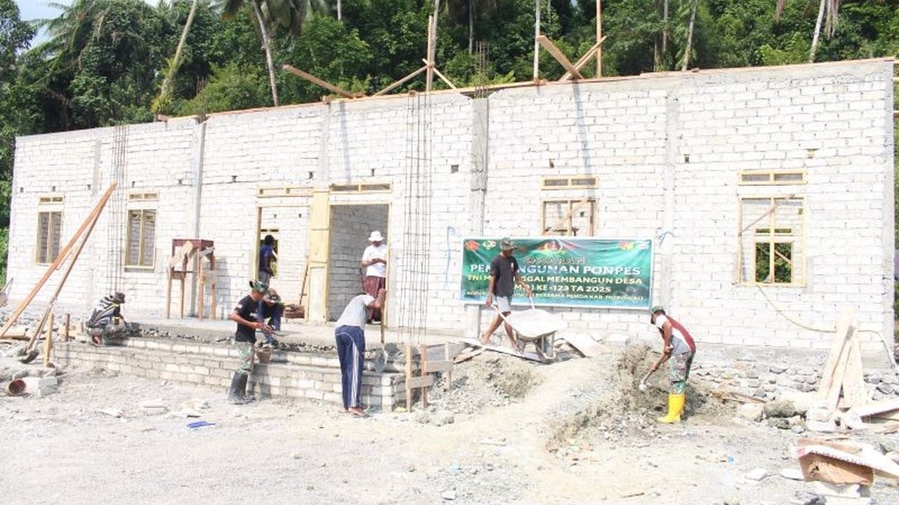 Kodim Morowali membangun asrama Pondok Pesantren Darul Qur'an Alkhaairat melalui program TMMD ke-123 sebagai upaya meningkatkan kualitas pendidikan dan menciptakan lingkungan belajar yang nyaman bagi para santri.