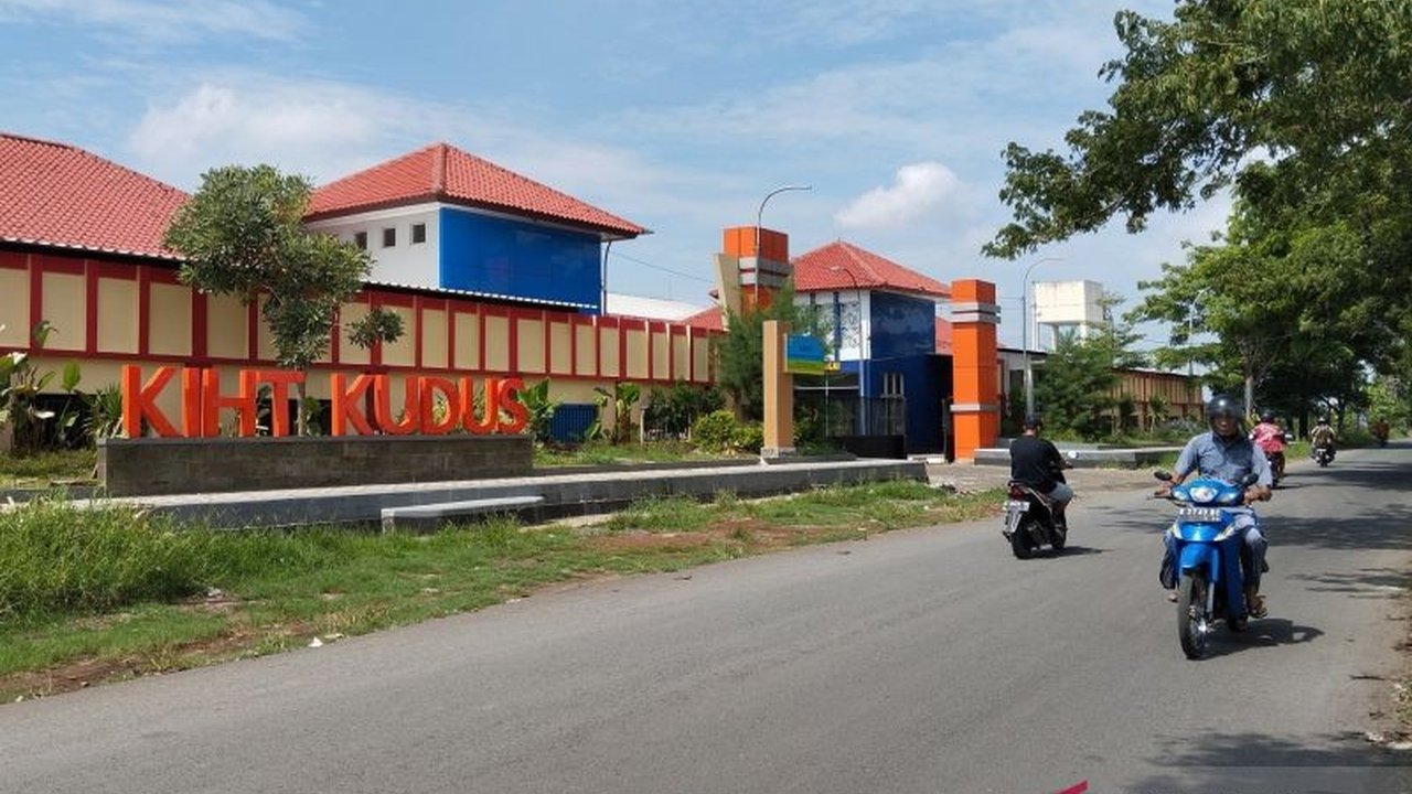 KPPBC Kudus mencatat peningkatan signifikan jumlah pabrik rokok di wilayah Keresidenan Pati, mencapai 202 pabrik pada Februari 2025, didorong oleh pertumbuhan investasi di industri hasil tembakau.