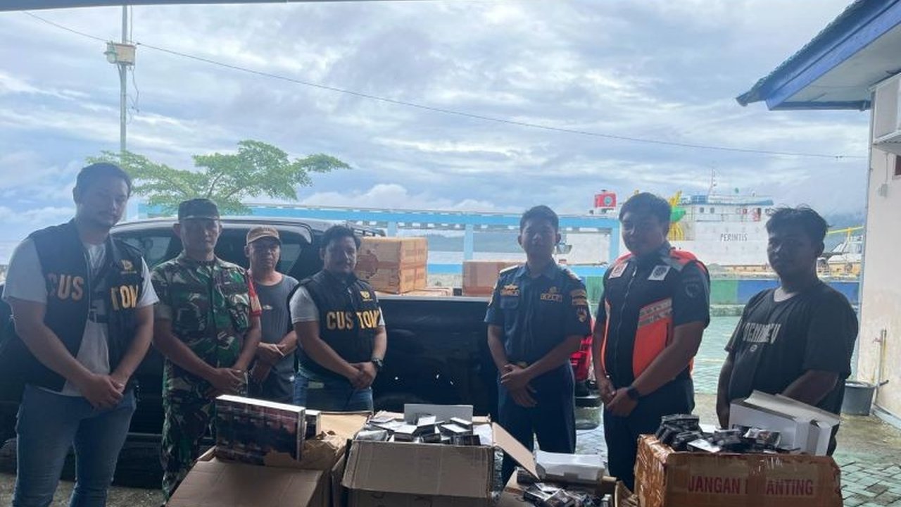 Tim gabungan Bea Cukai Luwuk dan aparat keamanan menggagalkan penyelundupan 148.000 batang rokok ilegal di Pelabuhan Ampana, Kabupaten Tojo Una-Una, dengan perkiraan kerugian negara mencapai Rp110 juta.