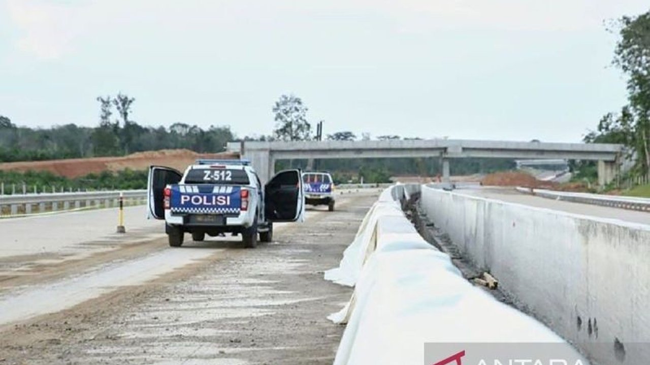 Anggota Komisi V DPR RI, Ishak Mekki, mendesak percepatan proyek Tol Palembang-Betung untuk mengurai kemacetan parah saat arus mudik Lebaran, meskipun ada kendala pembebasan lahan.