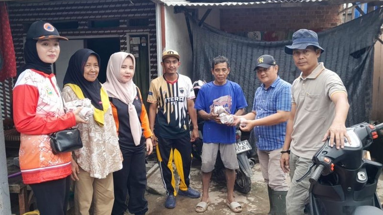 Pemkot Bandarlampung gencar membersihkan lumpur dan sampah pascabanjir yang melanda sembilan kecamatan dan menewaskan tiga warga, serta menyalurkan bantuan.