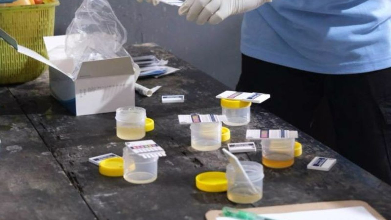 Polda Sulawesi Tenggara mengamankan satu penghuni indekos positif narkoba jenis metamfetamin dan amfetamin dalam razia yang menyasar sejumlah indekos di Kota Kendari.