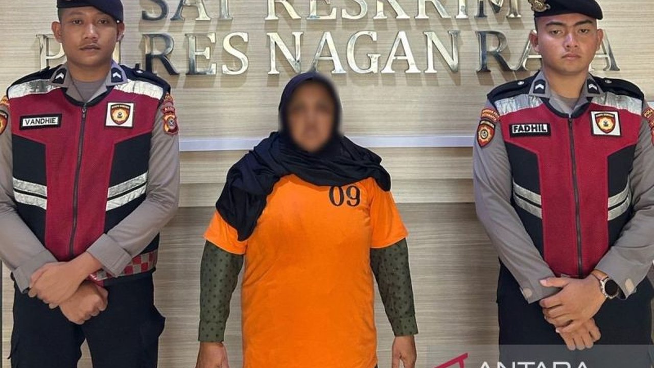 Polres Nagan Raya menangkap seorang ibu rumah tangga (IRT) yang telah menyekap dan mencuri perhiasan milik seorang lansia di Desa Simpang Peut, Aceh. Pelaku mengaku terpaksa melakukan aksi tersebut untuk membayar angsuran kredit.