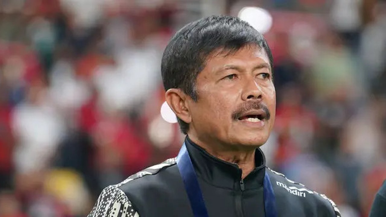 Pelatih Timnas Indonesia U-19, Indra Sjafri, saat melawan Kamboja U-19 pada laga kedua Grup A Piala AFF U-19 2024 di Stadion Gelora Bung Tomo, Surabaya, Sabtu (20/7/2024). (Dok PSSI)