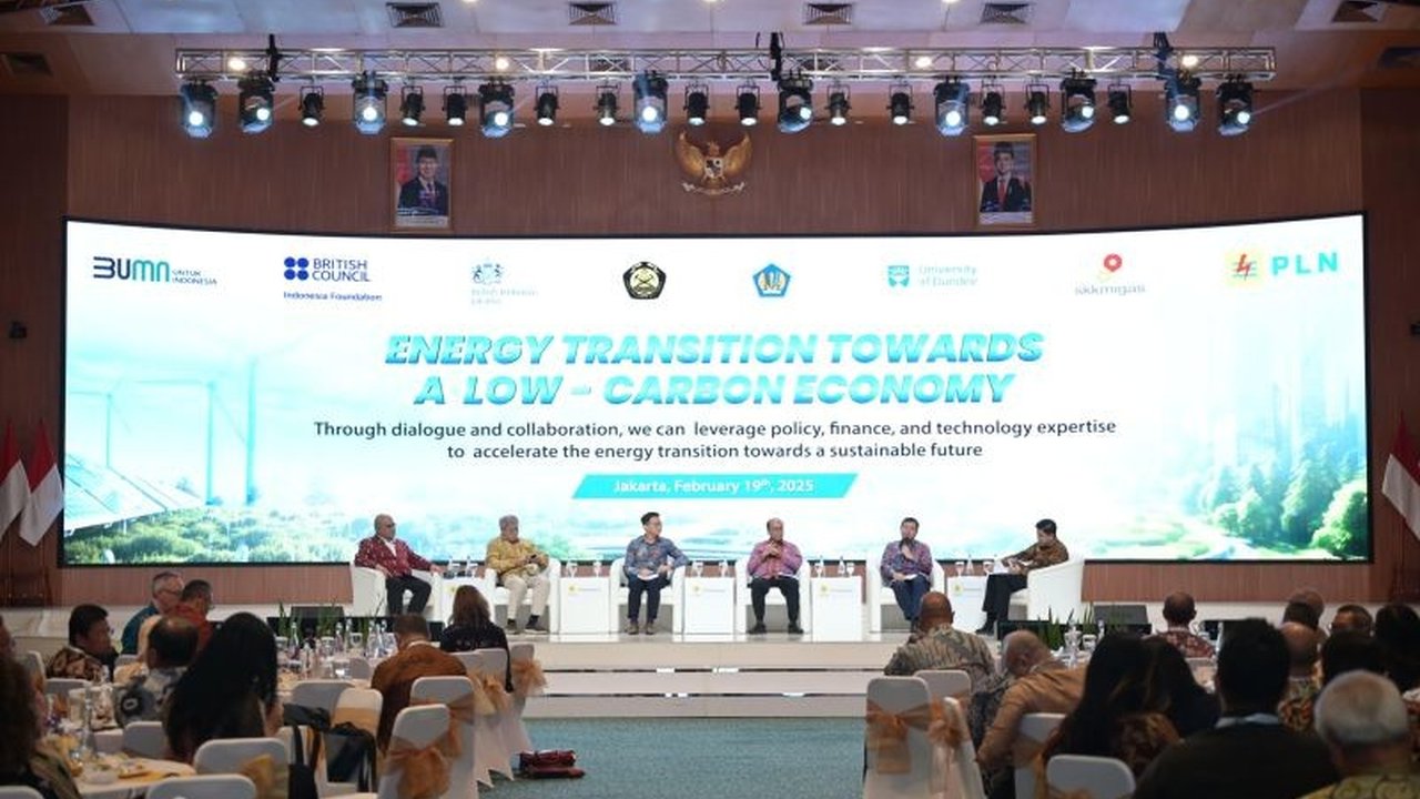 PLN dan University of Dundee menggelar kuliah umum membahas strategi percepatan nol emisi karbon, kolaborasi global untuk transisi energi berkelanjutan.