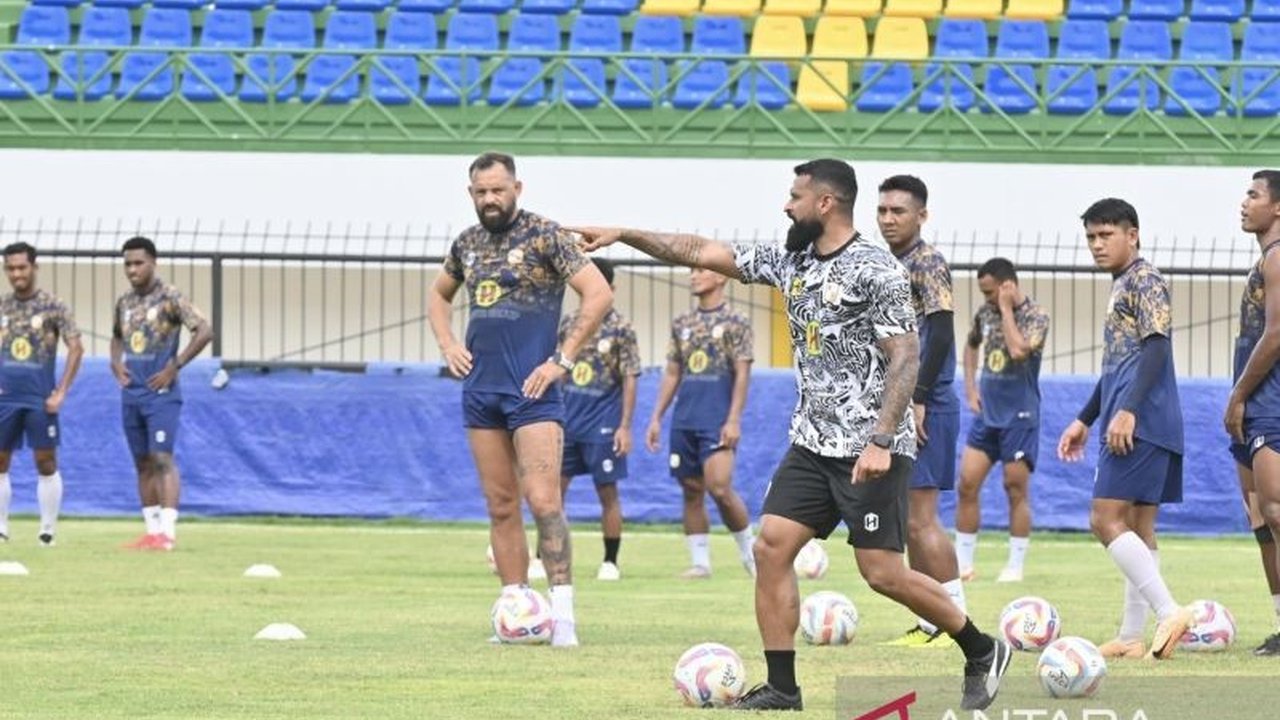 PS Barito Putera menghadapi Bali United dengan optimistis meskipun tanpa top skor mereka, Matias Mier, yang absen karena akumulasi kartu kuning. Pelatih Vitor Tinoco yakin timnya mampu meraih kemenangan di kandang.