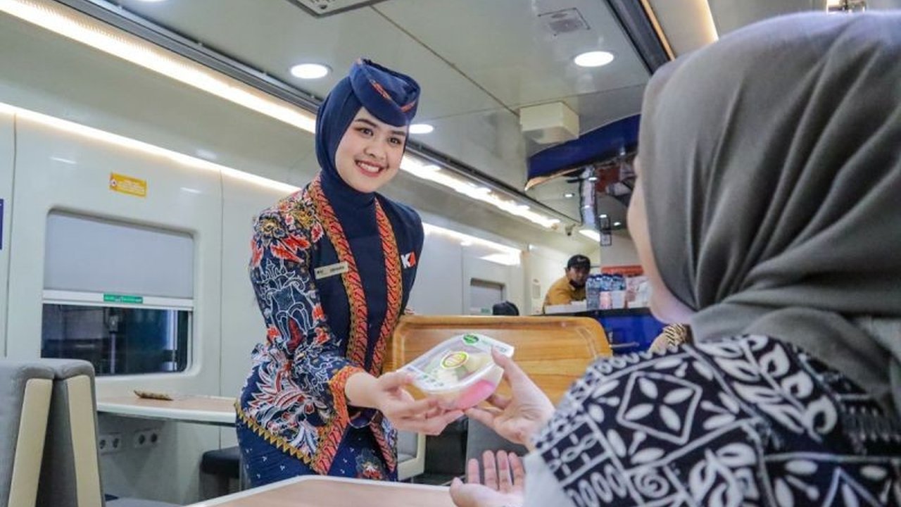 KAI Services membuka lowongan 532 pramugara/i untuk Lebaran 2025, namun mewanti-wanti masyarakat agar hanya mendaftar melalui jalur resmi untuk menghindari penipuan.