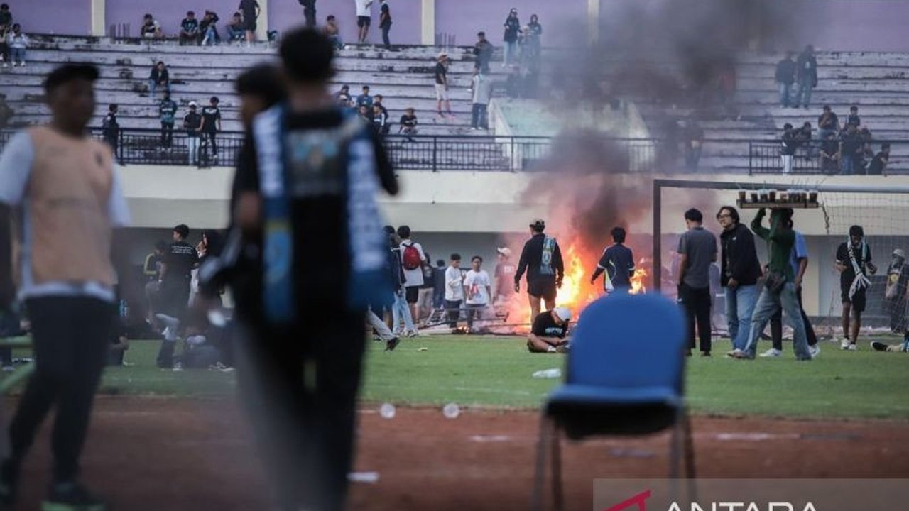 Manajemen Persela Lamongan resmi mengajukan banding atas sanksi Komdis PSSI berupa denda Rp110 juta dan larangan kehadiran suporter selama satu musim kompetisi 2025/2026 akibat kericuhan di TSC Tuban.
