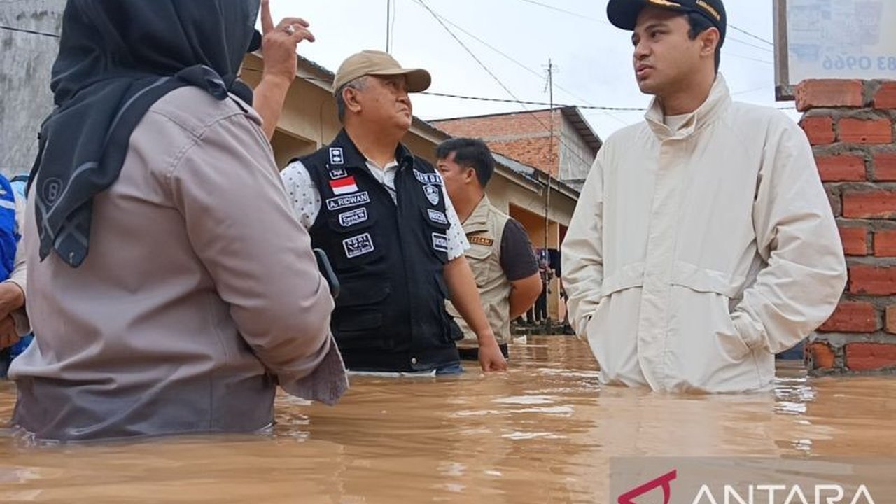 Pemkot Jambi meninjau 18 lokasi banjir, mengidentifikasi penyebabnya, dan menyalurkan bantuan kepada 500 warga terdampak di Kelurahan Suka Karya, serta berkoordinasi dengan PLN dan mengimbau kewaspadaan terhadap hewan melata.