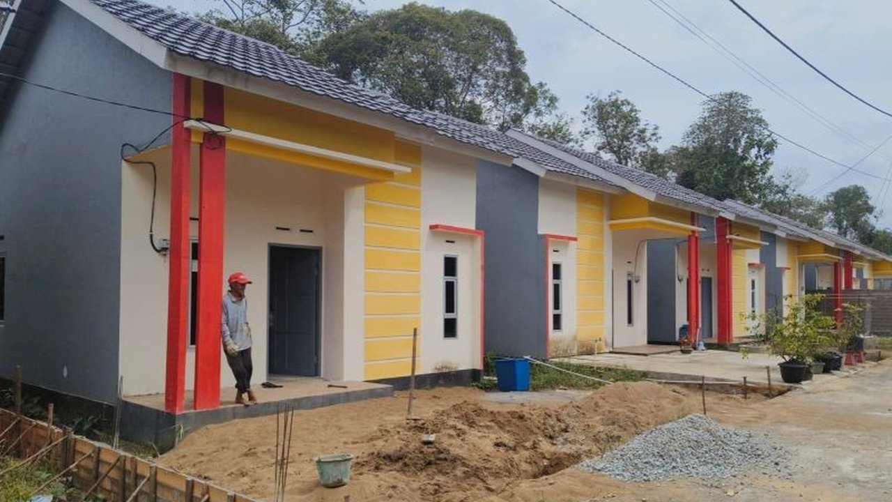 Program tiga juta rumah diharapkan mampu mengatasi backlog perumahan di Kalimantan Barat yang mencapai 13.000 unit dan menyediakan rumah layak huni bagi masyarakat berpenghasilan rendah (MBR).