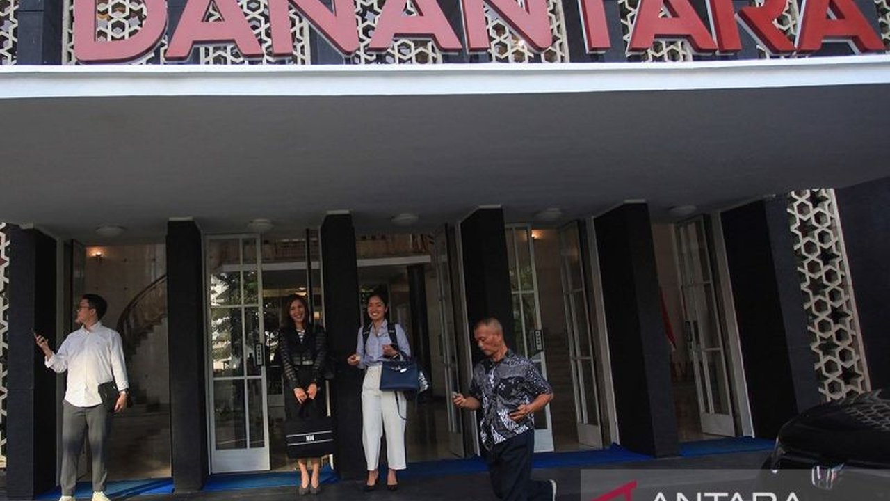 Guru Besar UI, Budi Frensidy, menyoroti tata kelola, pengawasan, dan manajemen risiko sebagai tantangan utama keberhasilan Badan Pengelola Investasi (BPI) Danantara yang akan mengelola aset senilai lebih dari 900 miliar dolar AS.