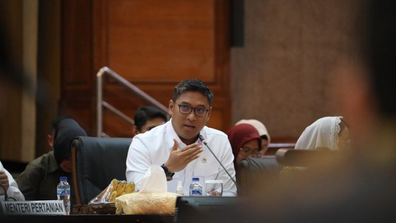 Wakil Menteri Pertanian (Wamentan) Sudaryono menjelaskan kebijakan efisiensi anggaran pemerintah yang akan dialihkan untuk pembangunan sekolah dan peningkatan infrastruktur pertanian.