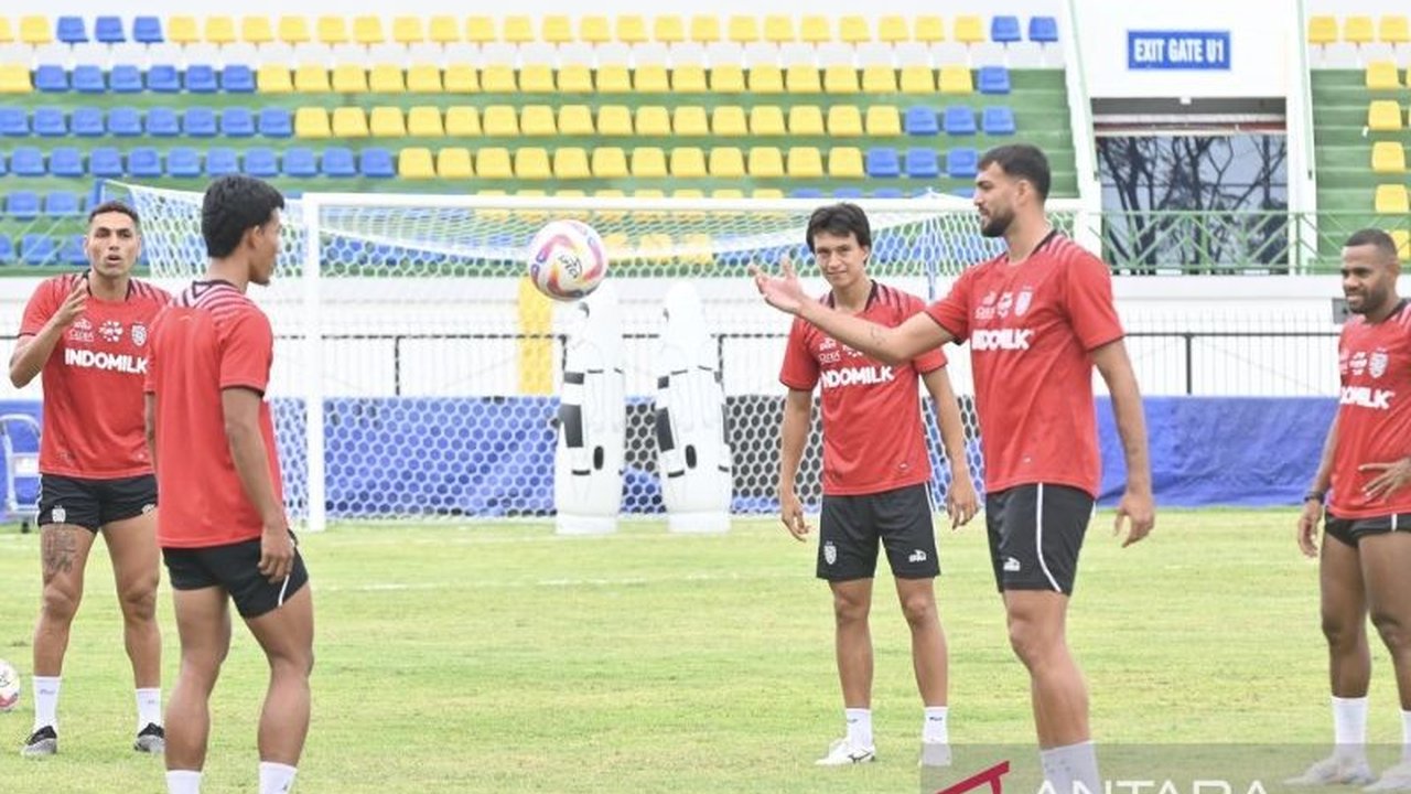 Bali United tetap percaya diri untuk menang melawan Barito Putera di Stadion Demang Lehman meskipun pelatih kepala mereka, Teco, absen karena sanksi.